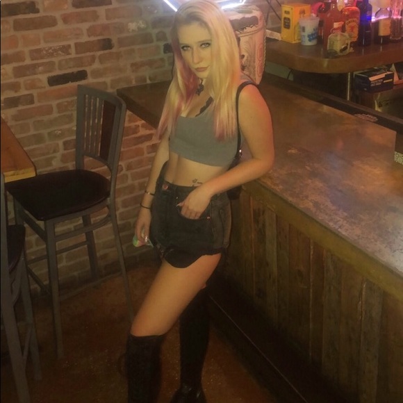 Meet your Posher, Lindsey - Picture 1 of 11